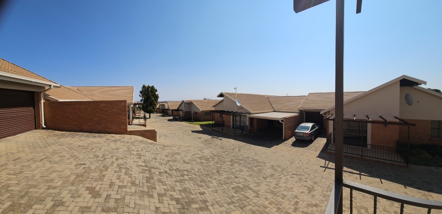 2 Bedroom Property for Sale in Langenhovenpark Free State